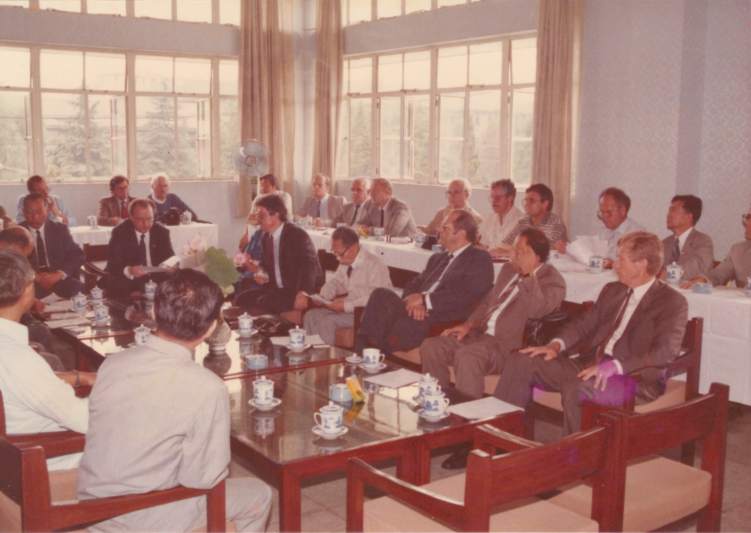 1985年9月西德巴登符腾堡州州总理访问南京机械专科学校，夏教授在座。